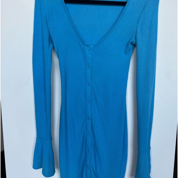 Beautiful blue long sleeve button up dress - Picture 2 of 3